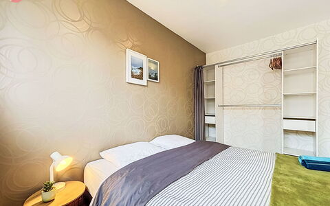 Les Bégonias: Design Intérieur, Meubles, Lit, Mur, Chambre, Sol, Sol, Pièce, Bois, Plafond