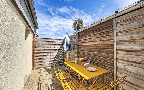 Les Bégonias: Mobilier De Jardin, Planche, Dur, Tache De Bois, Plate-Forme, Parquet, Balcon, Eco Hôtel, Clôture, Plante D'Appartement