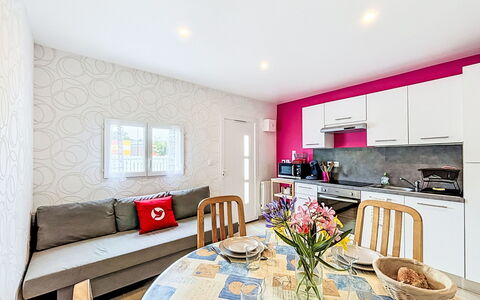 Les Bégonias: Design Intérieur, Sol, Sol, Meubles, Plafond, Appartement, Pièce, Principaux Appliance, Cuisine, Comptoir
