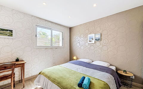 Les Bégonias: Design Intérieur, Meubles, Mur, Chambre, Sol, Sol, Lit, Plafond, Linge, Drap De Lit