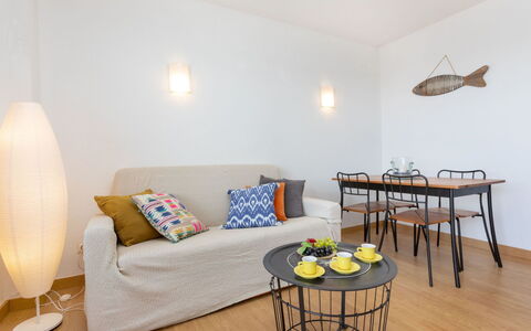 Del Sol: Meubles, Propriété, Table, Canapé, Bâtiment, Design Intérieur, Bois, Éclairage, Maison
