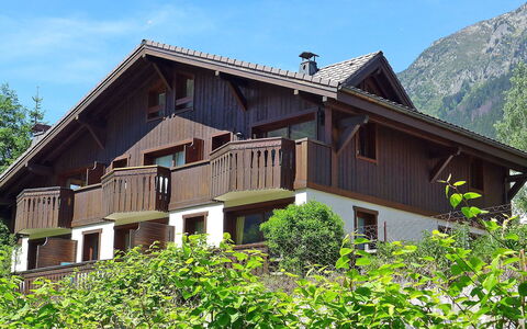 Le Krystor: Ciel, Plante, Bâtiment, Propriété, Fenêtre, Maison, Arbre, Bois, Végétation, Paysage Naturel