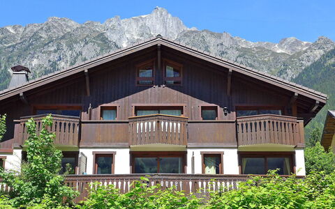 Le Krystor: Ciel, Plante, Montagne, Propriété, Fenêtre, Bâtiment, Bois, Arbre, Maison, Lot Terre