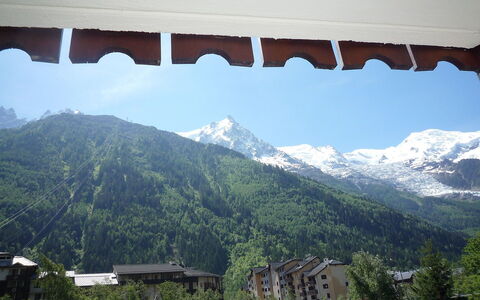 Le Krystor: Ciel, Montagne, Bâtiment, Arbre, Montagnes, Paysage Naturel, Biome, Paysage, Pente