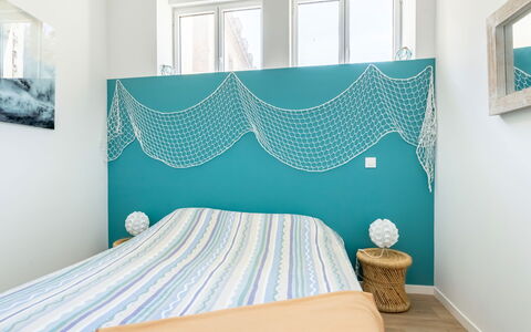Saint Malo 435: Propriété, Meubles, Cadre, Fenêtre, Bleu, Décoration, Bleu Azur, Confort, Textile, Design Intérieur