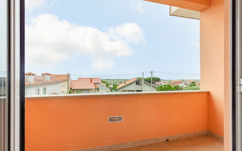 Atlântico: Ciel, Bâtiment, Nuage, Fenêtre, Bleu Azur, Bois, Ombre, Rectangle, Teintes Et Ombres