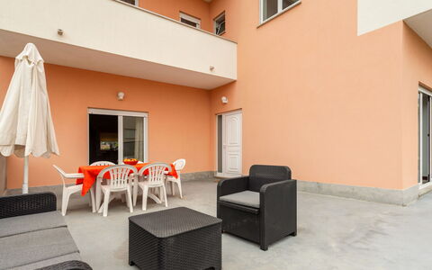 Atlântico: Propriété, Meubles, Bâtiment, Fenêtre, Design Intérieur, Architecture, Plante, Confort, Sol, Table