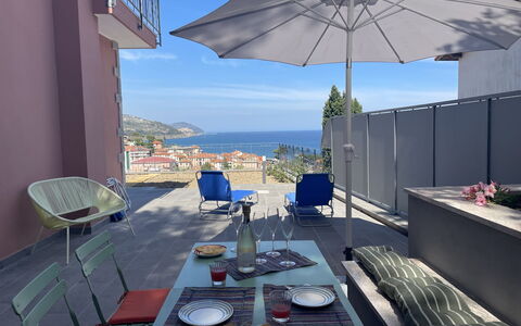 Casa Vacanze la Faiola: Ciel, Table, L'Eau, Propriété, Bâtiment, Bleu Azur, Plante, Bleu, Ombre, Mobilier De Jardin