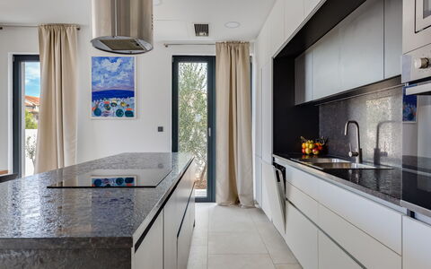 Inizio: Comptoir, Cabinetry, Propriété, Meubles, Bâtiment, Cuisine, Appareil De Cuisine, Evier, Robinet, Design Intérieur