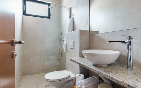 Inizio: Marron, Luminaire Plomberie, Propriété, Salle De Bains, Lavabo, Robinet, Siège De Toilette, Violet, Bâtiment, Design Intérieur