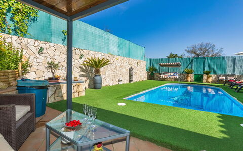Aguilera: Plante, Propriété, L'Eau, Chaise, Piscine, Bleu Azur, Bleu, Fleur, Ombre, Design Intérieur