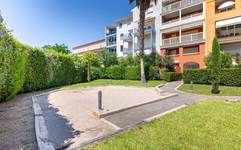 Sainte Maxime 225: L'Eau, Ciel, Plante, Bâtiment, Bleu Azur, Paysage Naturel, Arbre, Plan D'Eau, Plage, Terrain