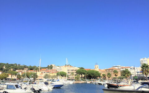 Sainte Maxime 225: L'Eau, Ciel, Bateau, Navire, Jour, Lac, Bâtiment, Arbre, Voie Navigable, Véhicule