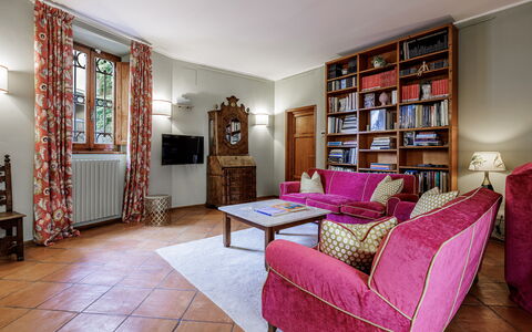 Dimora Fiorentina: Meubles, Bâtiment, Cadre, Table, Bibliothèque, Étagère, Bois, Design Intérieur, Sol, Sol