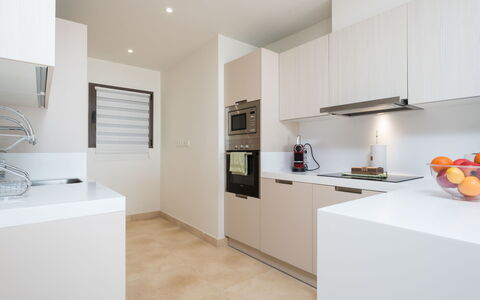 Cortesin: Cabinetry, Propriété, Design Intérieur, Bois, Éclairage, Orange, Comptoir, Sol, Sol, Mur