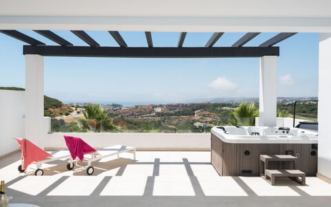 Cortesin: Ciel, Bâtiment, Ombre, Plante, Design Intérieur, Mobilier De Jardin, Arbre, Ligne, Bois, Design Urbain