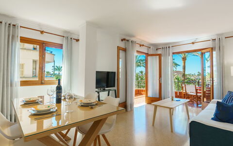 Can Llorenc Sea Views: Table, Meubles, Plante, Bleu Azur, Canapé, Bois, Design Intérieur, Chaise, Salon, Plante D'Appartement