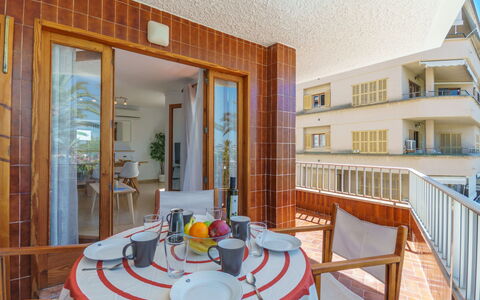 Can Llorenc Sea Views: Meubles, Propriété, Table, Bleu Azur, Bois, Vaisselle, Design Intérieur, Orange, Éclairage, Architecture