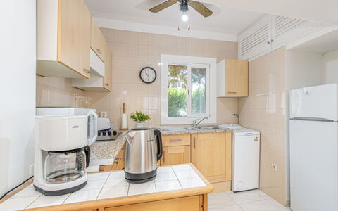 Flamicell: Cabinetry, Comptoir, Meubles, Bâtiment, Propriété, Électroménager, Appareil De Cuisine, Cuisine, Ventilateur De Plafond, Cuisinière