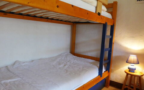 Les Pècles: Lit, Lit Superposé, Pièce, Meubles, Propriété, Hôtel, Chambre, Grenier, Cadre De Lit, Faisceau