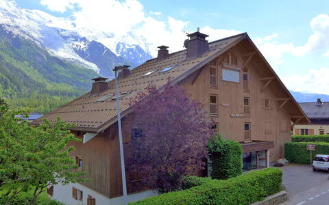 Les Pècles: Propriété, Maison, Montagnes, Montagne, Bâtiment, Chalet, Toit, Chaîne De Montagnes, Domicile, Zone Rurale
