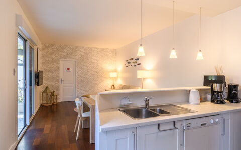 La Belle Tendel: Evier, Cabinetry, Évier, Comptoir, Propriété, Meubles, Robinet, Bois, Cuisine, Cuisinière
