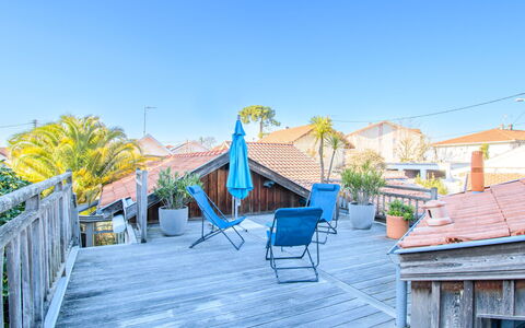 La Belle Tendel: Ciel, Bleu, Ombre, Bâtiment, Loisir, Mobilier De Jardin, Bois, Arbre, Paysage, Zone Résidentielle