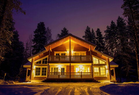 South Point Apartments 4A: Bois, Domicile, Maison, Chalet, Architecture, L'Hiver, Porche, Cabane En Rondins, Siding, Gelé