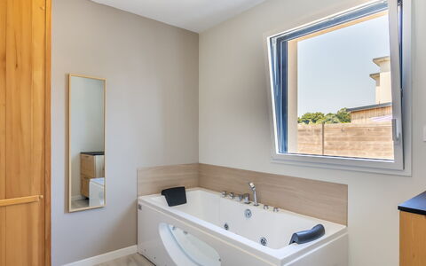 Palet Breton: Robinet, Miroir, Luminaire Plomberie, Évier, Propriété, Armoire De Toilette, Lavabo, Salle De Bains, Bleu Azur