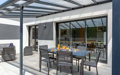 Palet Breton: Bâtiment, Meubles, Table, Propriété, Fenêtre, Chaise, Ombre, Design Intérieur, Sol