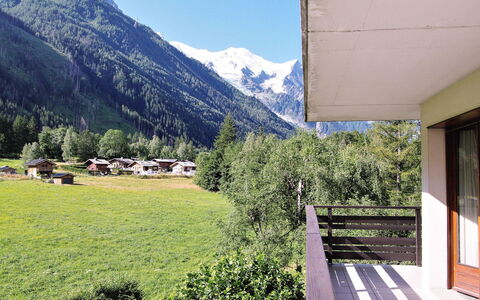 Chamonix 490: Ciel, Plante, Montagne, Propriété, Jour, Écorégion, Vert, Bâtiment, Paysage Naturel, Arbre