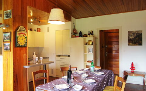 Chamonix 490: Pièce, Salle À Manger, Propriété, Bâtiment, Meubles, Design Intérieur, Plafond, Table, Maison, Immobilier