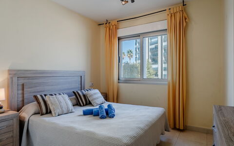 Bahia del Sol: Meubles, Bois, Sol, Sol, Design Intérieur, Lit, Chambre, Pièce, Literie, Drap De Lit