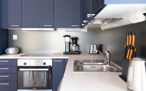 Saana 4: Appareil De Cuisine, Cuisine, Comptoir, Principaux Appliance, Cabinetry, Meubles, Design Intérieur, Électroménager, Cuisinière, Sol