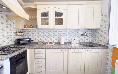 La Casetta Di Emma - Villa Faraldi: Cabinetry, Comptoir, Propriété, Bâtiment, Meubles, Cuisinière, Tiroir, Cuisine, Robinet, Évier