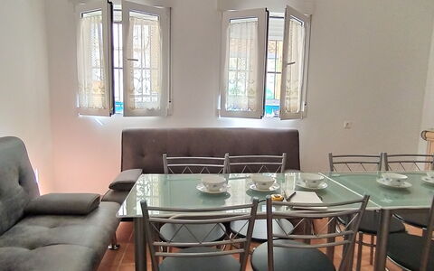 Rainbow: Table, Meubles, Propriété, Fenêtre, Chaise, Canapé, Éclairage, Design Intérieur, Sol