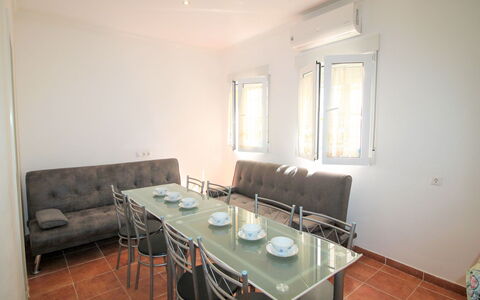 Rainbow: Meubles, Table, Bâtiment, Canapé, Fenêtre, Bois, Chaise, Salon, Design Intérieur, Sol