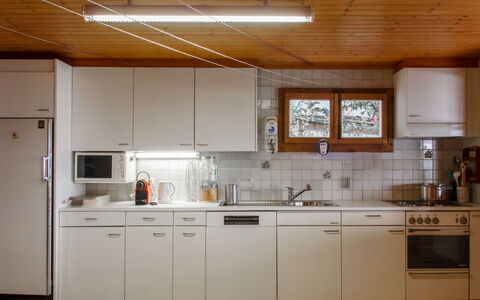Le Cabanon: Cuisine, Appareil De Cuisine, Comptoir, Principaux Appliance, Evier, Cabinetry, Sol, Bois, Évier, Design Intérieur