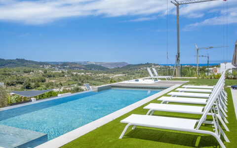 Villa Atina: Nuage, Ciel, L'Eau, Propriété, Plante, Piscine, Éclairage Public, Bleu Azur, Rectangle, Mobilier De Jardin
