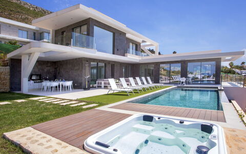 Villa Atina: Ciel, Propriété, Bâtiment, Plante, L'Eau, Fenêtre, Piscine, Ombre, Design Intérieur, Mobilier De Jardin