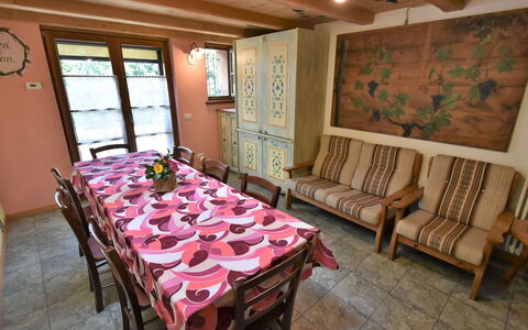 Chiavenna 100: Table, Meubles, Décoration, Bâtiment, Chaise, Fenêtre, Vaisselle, Maison, Architecture, Design Intérieur