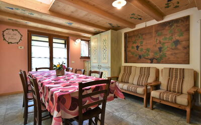 Chiavenna 100: Table, Meubles, Propriété, Bâtiment, Chaise, Bois, Fenêtre, Design Intérieur, Éclairage, Maison
