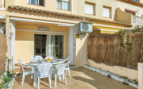 Torredembarra 109: Zone Résidentielle, Domicile, Balcon, Appartement, Biens, Ombre, Hacienda, Villa, Mobilier De Jardin
