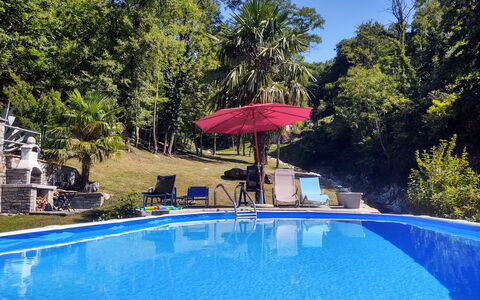 Sorico Albonico 684: L'Eau, Plante, Propriété, Piscine, La Nature, Bleu Azur, Parapluie, Ombre, Ciel, Arbre