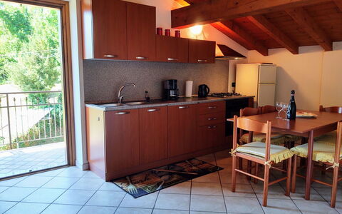 Sorico Albonico 684: Cabinetry, Meubles, Propriété, Table, Bois, Comptoir, Design Intérieur, Sol, Cuisine, Plante