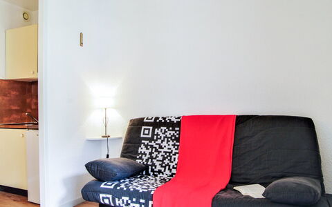 Chamonix 680: Meubles, Pièce, Rouge, Propriété, Canapé, Salon, Design Intérieur, Canapé-Lit, Confort, Futon