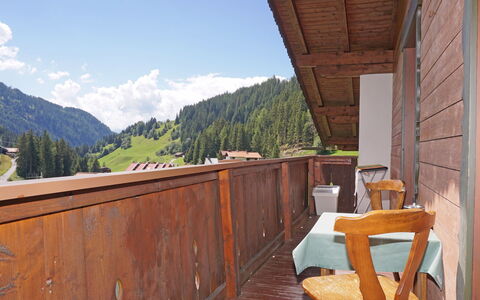 Elisabeth: Nuage, Ciel, Bois, Montagne, Bâtiment, Arbre, Tache De Bois, Loisir, Dur, Table
