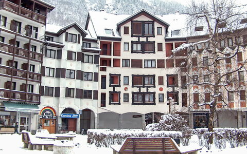 Gentiane: Neige, Bâtiment, Jour, Fenêtre, Architecture, Design Urbain, Quartier, Gelé, Condominium, Maison