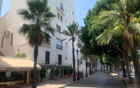 Puerto Banus Opq: Ciel, Bâtiment, Jour, Propriété, Fenêtre, Arbre, Arecales, Design Urbain, Quartier, Ombre