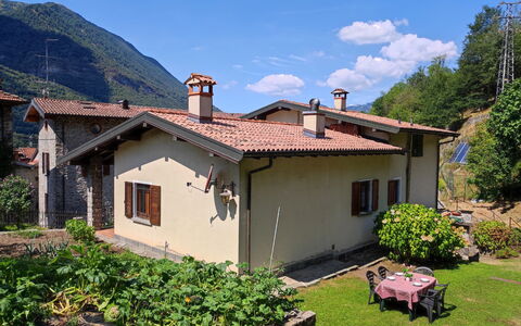 Maria: Nuage, Ciel, L'Eau, Montagne, Bâtiment, Montagnes, Arbre, Plan D'Eau, Fenêtre, Lac